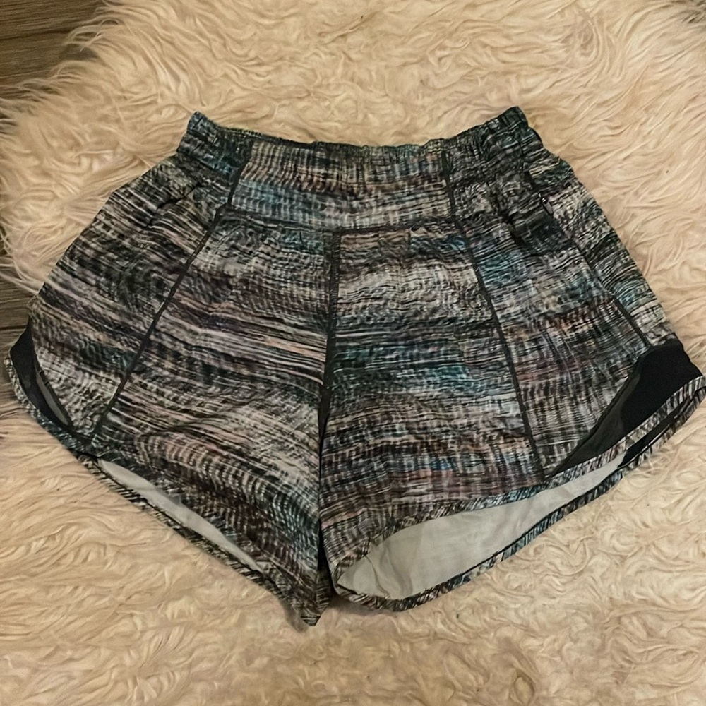 Lululemon Hotty hot shorts, great condition, size 4 tall